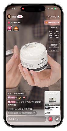 Cowshed's livestream with Dongjie, a top-tier live-streamed in China. Dongjie is introducing Cowshed's product, foot cream, in the livestream commerce.